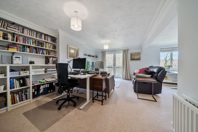Flat for sale in Oakhampton Court, Park Avenue, Roundhay, Leeds