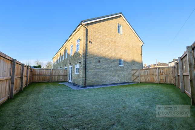 Mews house for sale in Melbourne Gardens, Rosegrove Lane, Burnley