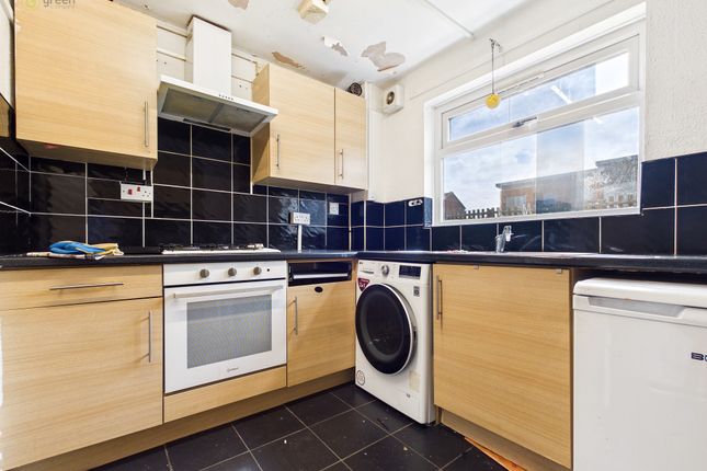 Piccadilly Close, Chelmsley Wood, Solihull photo 2