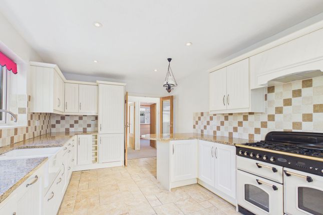 11 Eastfield Close, Lincoln photo 2