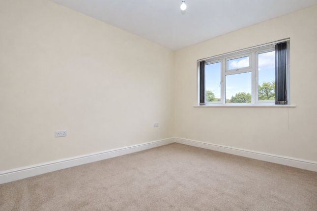 Flat 1, 75, Ash Street, Aldershot photo 4