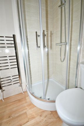 ROOM 4, 10, Prestwich Street, Burnley photo 2