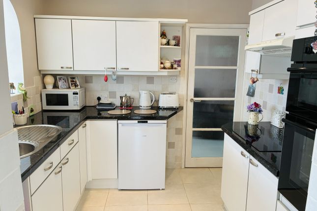 72, Dorset Avenue, Exeter photo 4