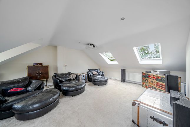 12, Firs Close, Horsham photo 3