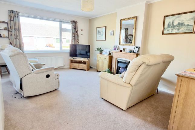 16, Churchill Grove, Tewkesbury photo 4
