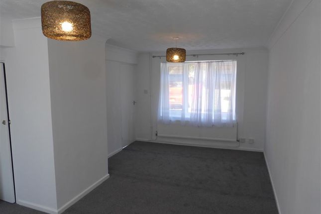 18, Rubens Walk, CORBY photo 2