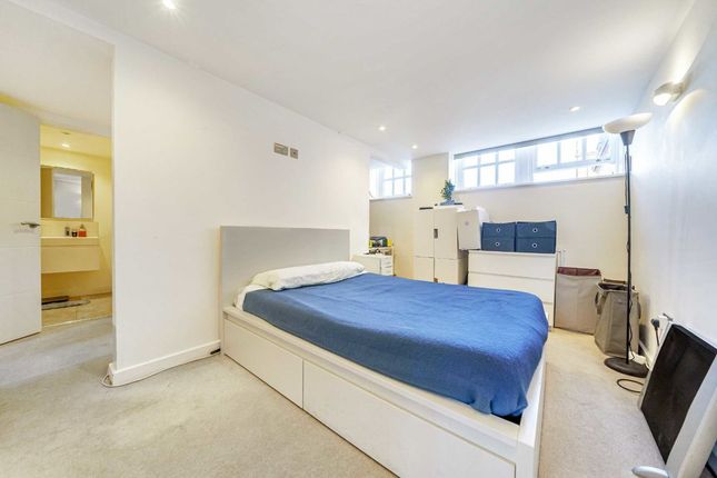 Flat for sale in Craven Gardens, London