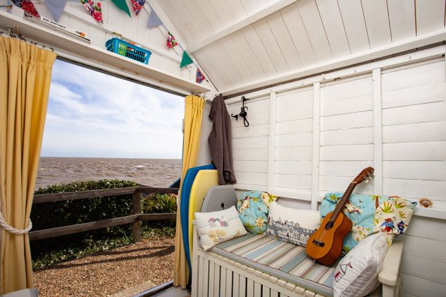 Beach Hut 419 Brackenbury Fort, Cliff Road, Felixstowe photo 4