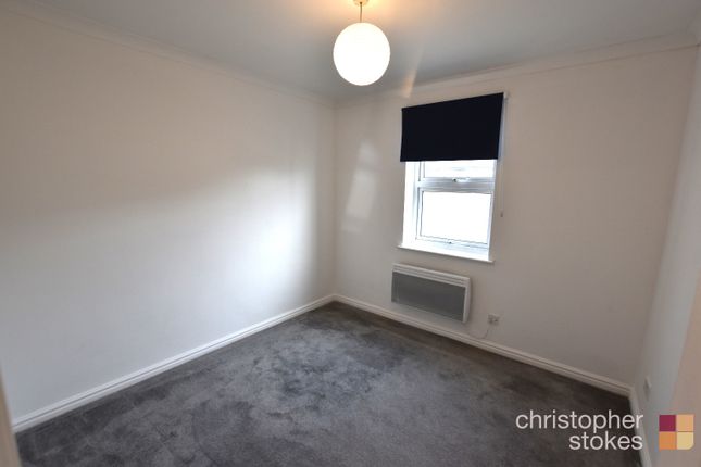 Flat to rent in Turners Hill, Cheshunt, Waltham Cross, Hertfordshire