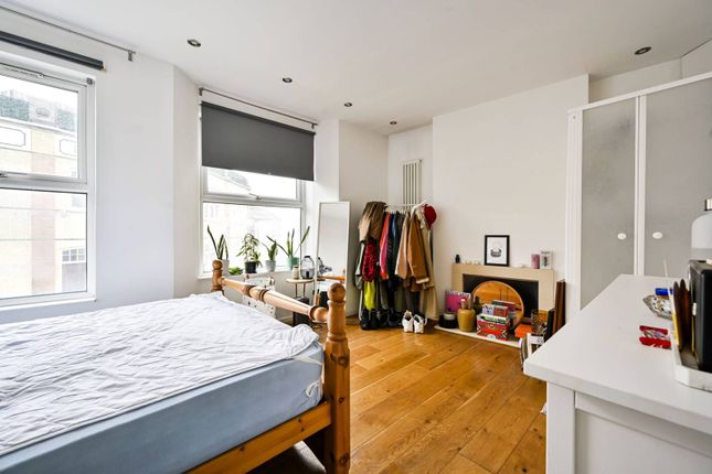 Property for sale in Broughton Road, Sands End, London