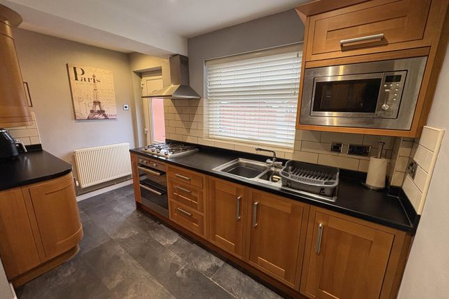14, Amberwood, Oldham photo 3
