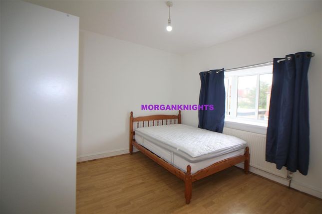 190, Gantshill Crescent, Ilford photo 5