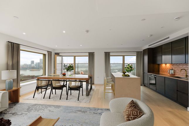 E903, Riverscape, London photo 2