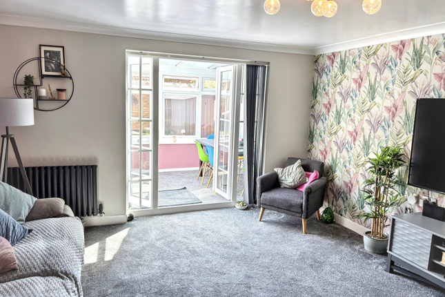 50, Saxmundham Way, Clacton on Sea photo 2