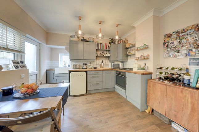 Flat for sale in Pattenden Road, Catford, London