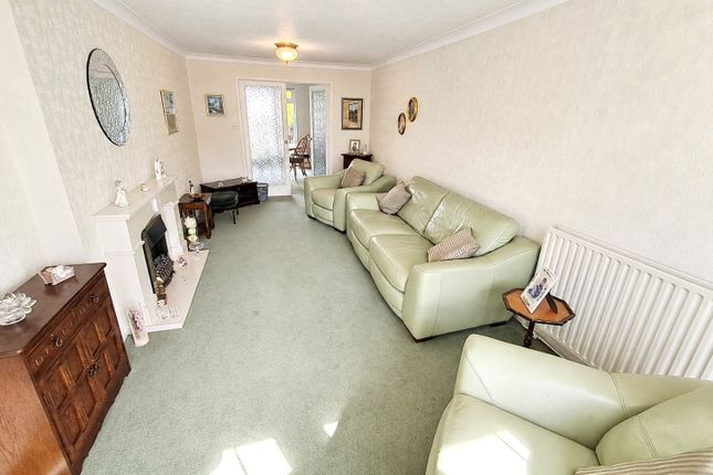 117, Fairoaks Drive, Walsall photo 3