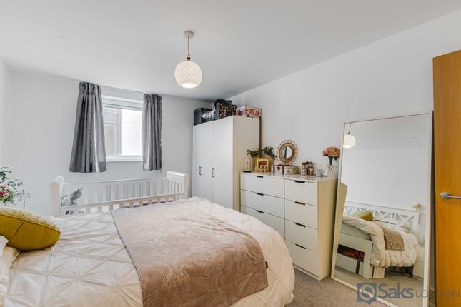 Flat to rent in Westferry Road, Canary Wharf