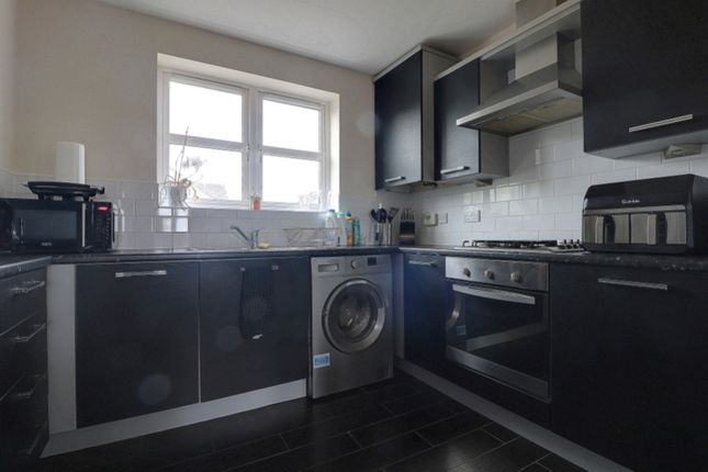 Flat for sale in Laithe Hall Avenue, Cleckheaton, West Yorkshire