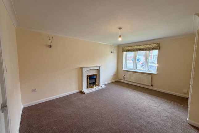 22, Goodwood Close, Burton-on-trent photo 2