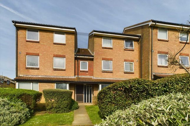 Flat for sale in Lake Drive, Peacehaven