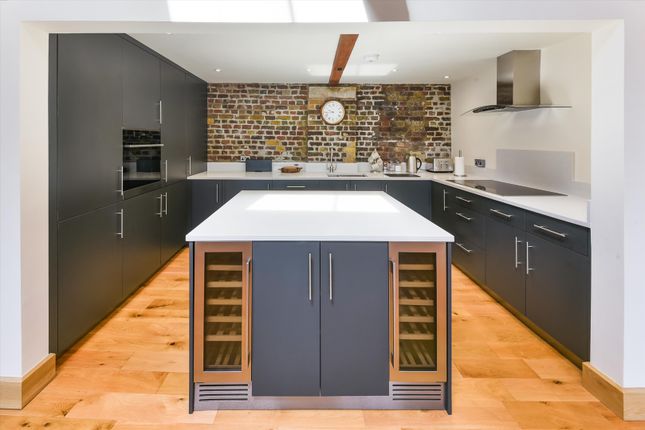 Flat for sale in Execution Dock, 80 Wapping High Street, London