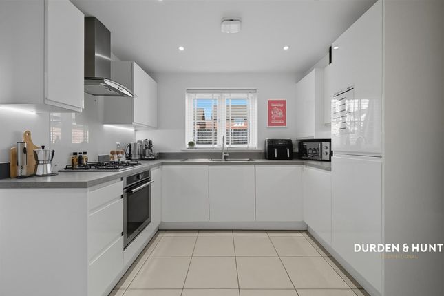 29 Elstar Road, Ongar photo 4