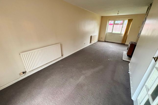 32 Michael Way, Pontypool photo 4