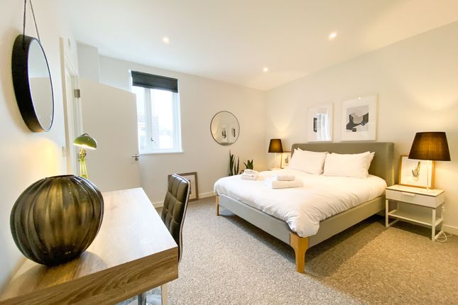 Terraced house to rent in Deptford High Street, London