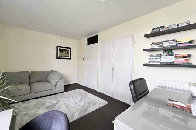 Flat for sale in Pompadour Close, Brentwood