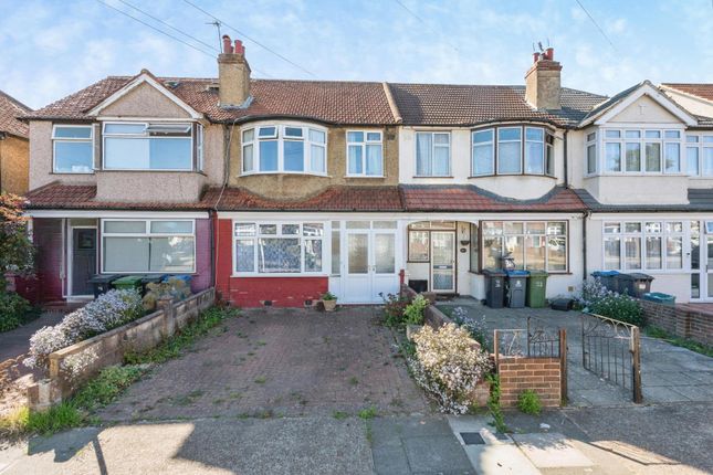 3-bed terraced on Largewood Avenue, Surrey, £450,000