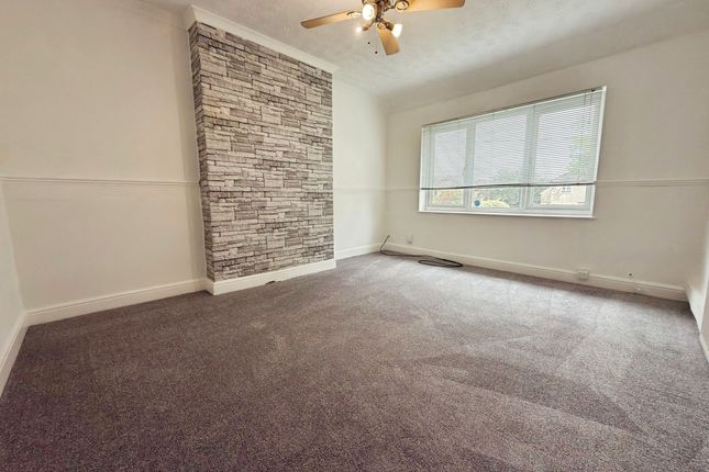 26 Moredon Park, Swindon photo 2
