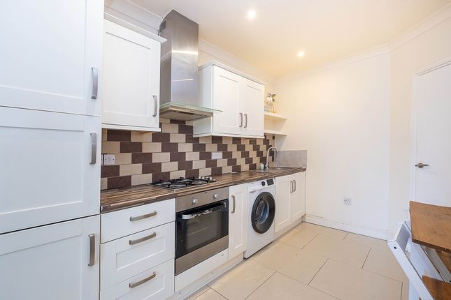 Flat 2, 33, South Street, Isleworth photo 3