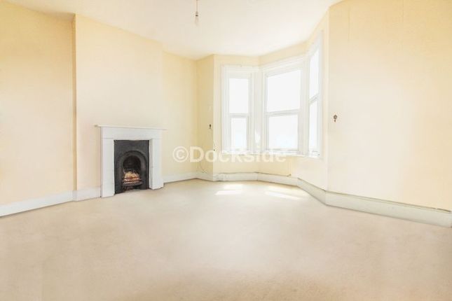 Flat to rent in Luton Road, Chatham