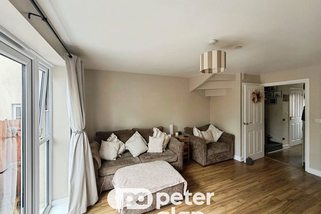 7, Maes Y Rhedyn, Bridgend photo 4