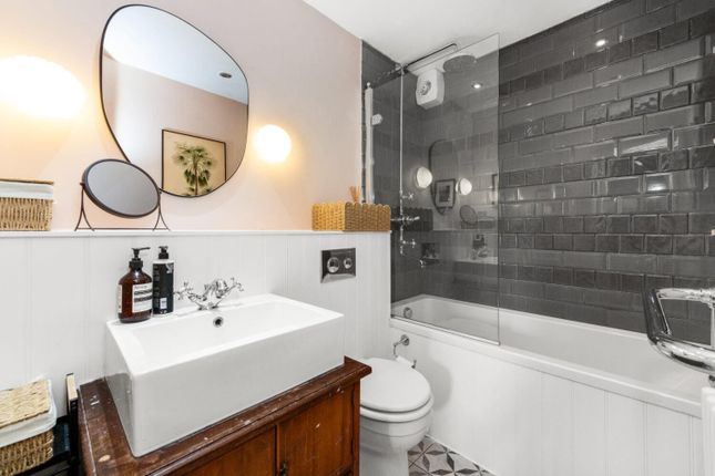 Maisonette for sale in Shardcroft Avenue, Herne Hill, London