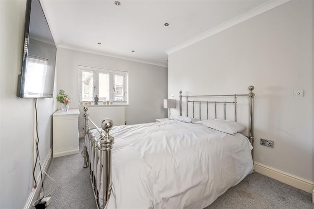 1, Kings Head Hill, Chingford photo 4