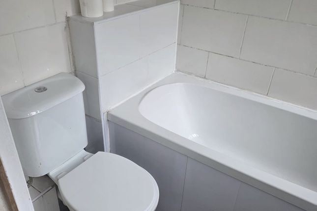 192, Swan Lane, Coventry photo 2