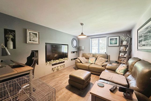 23, Greendale Drive, Manchester photo 3