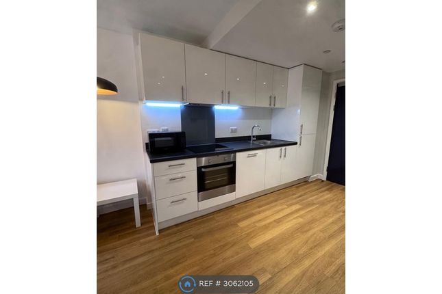 Flat, William Street, Slough photo 4