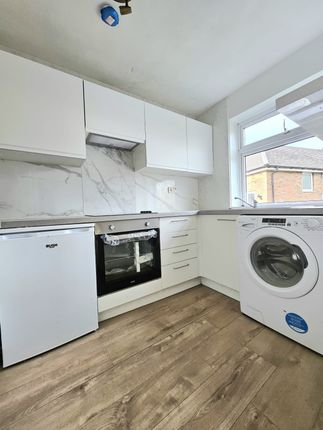 20 Elderberry Close, Luton photo 5