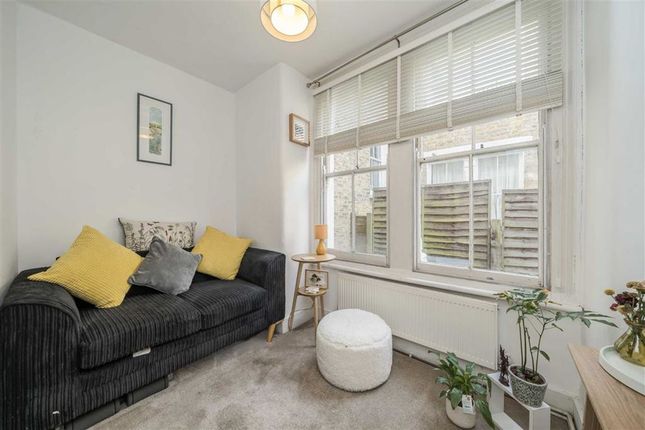 Maisonette to rent in Bramshot Avenue, London