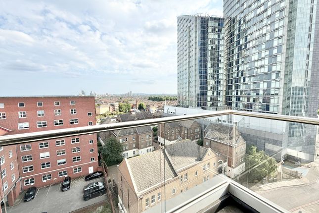 Flat 13 Sapphire Court, 20, Clements Lane, Ilford photo 2