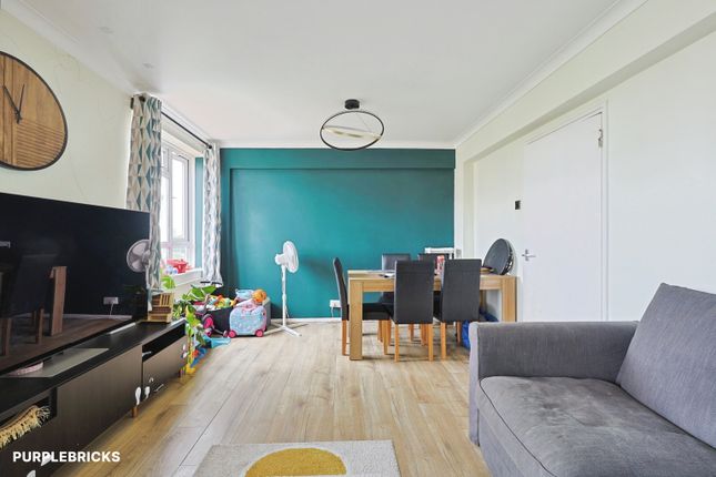 Flat 44/Dresden House, Dagnall Street, Battersea photo 4