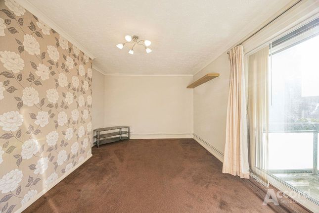 20 Hillrise Road, Romford photo 4