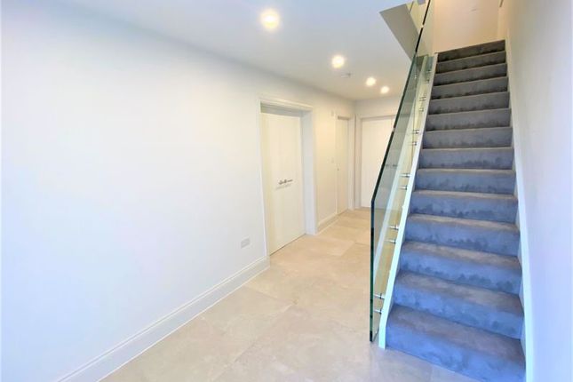 92a, Henfold Road, Manchester photo 3