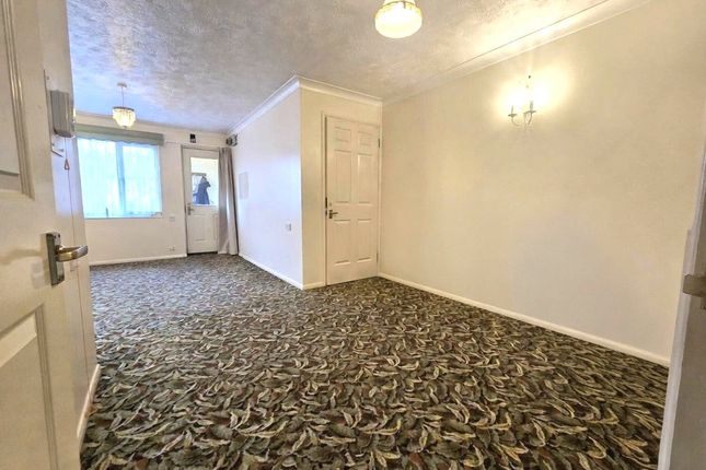 1, Magnolia Court, Uxbridge photo 2