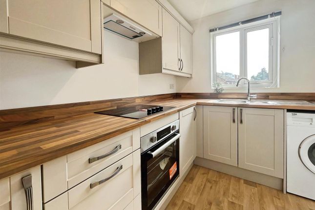 Flat 20, Chasewater Court, St. Benedicts Close, Aldershot photo 3
