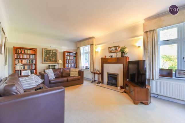 105, Cassiobury Drive, Watford photo 2