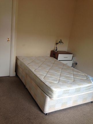 Room to rent in Somerset Road, Hyde Park, Doncaster