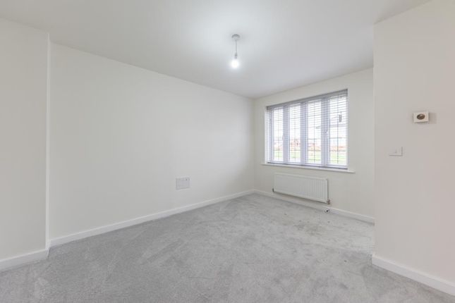 35, Lambert Gardens, Nottingham photo 5